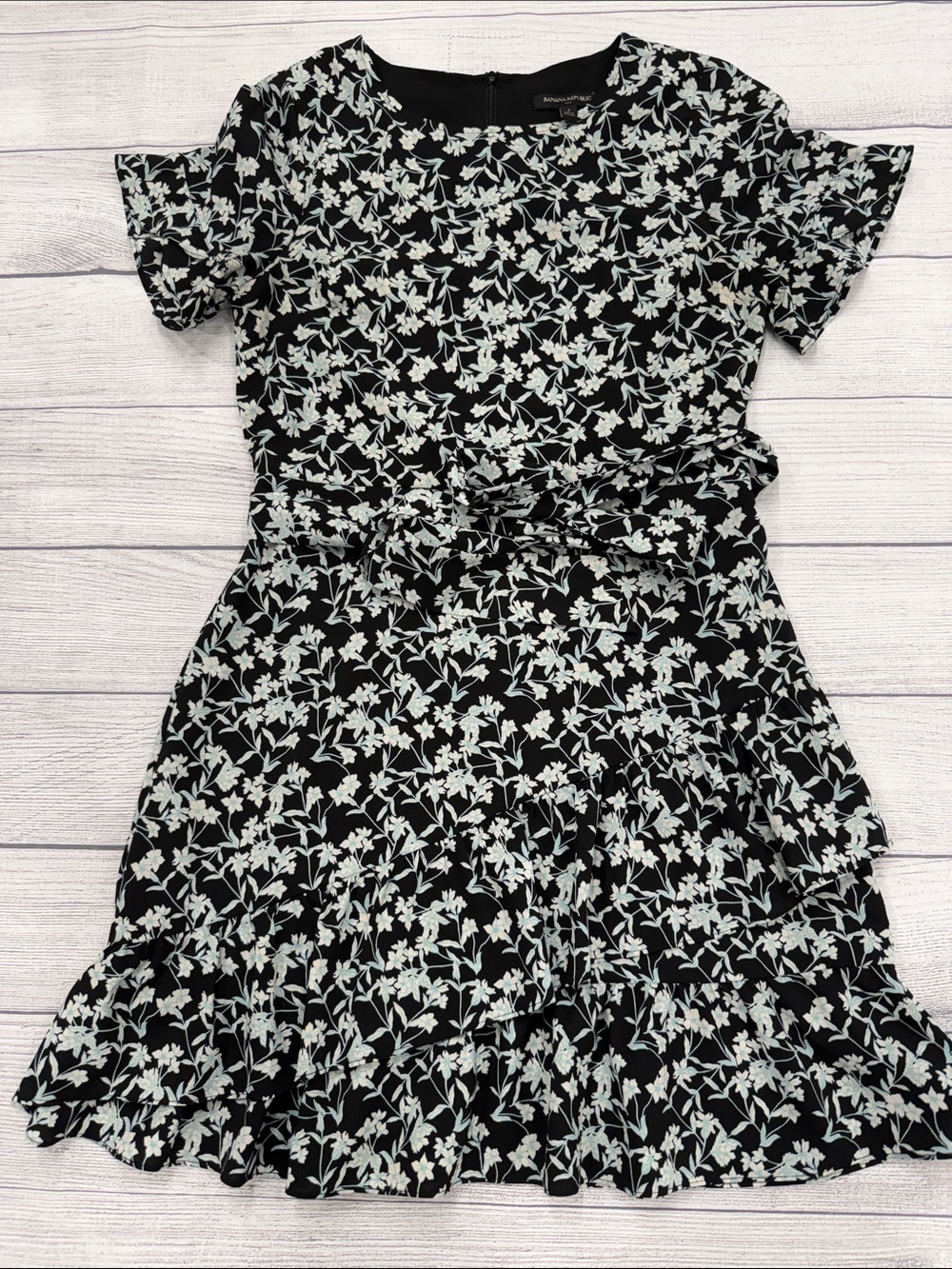 Banana Republic Floral Ruffle Wrap Dress Black White Women Size 4